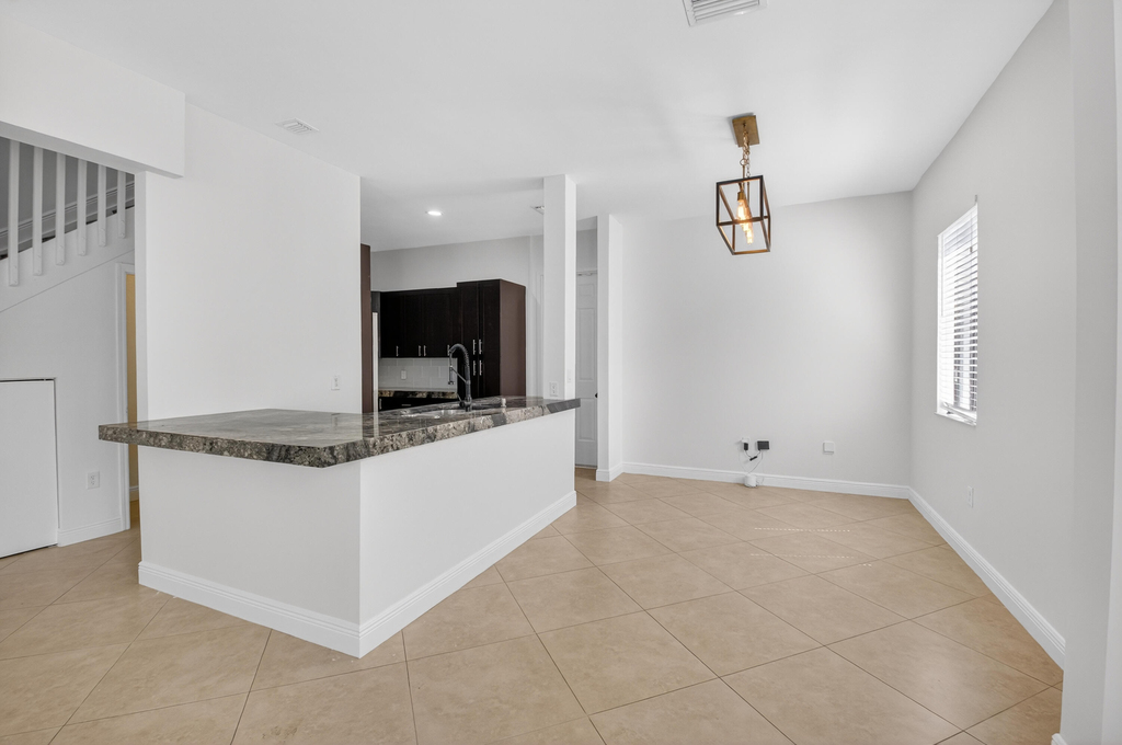 2515 Venetian Court - Photo 10