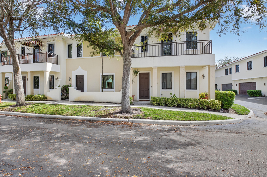 2515 Venetian Court - Photo 0