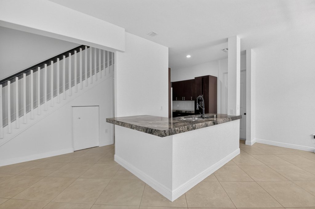 2515 Venetian Court - Photo 9