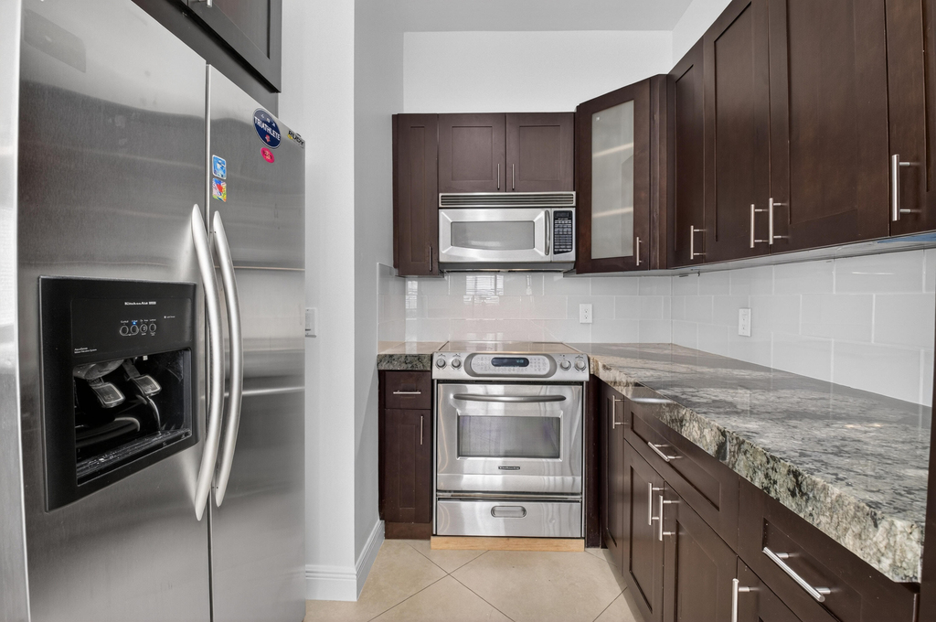 2515 Venetian Court - Photo 5