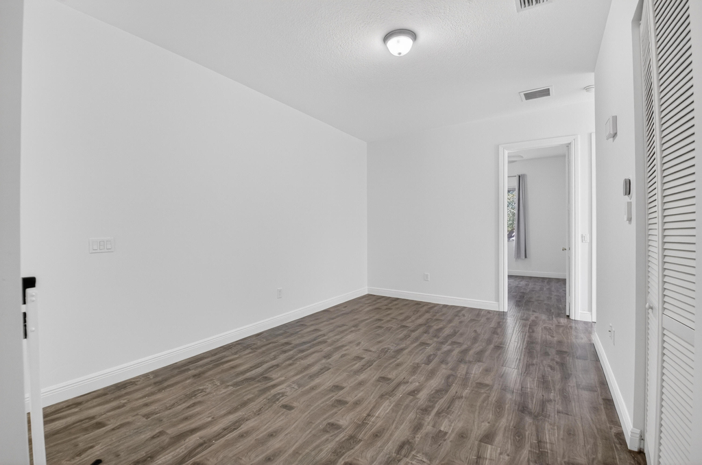 2515 Venetian Court - Photo 15