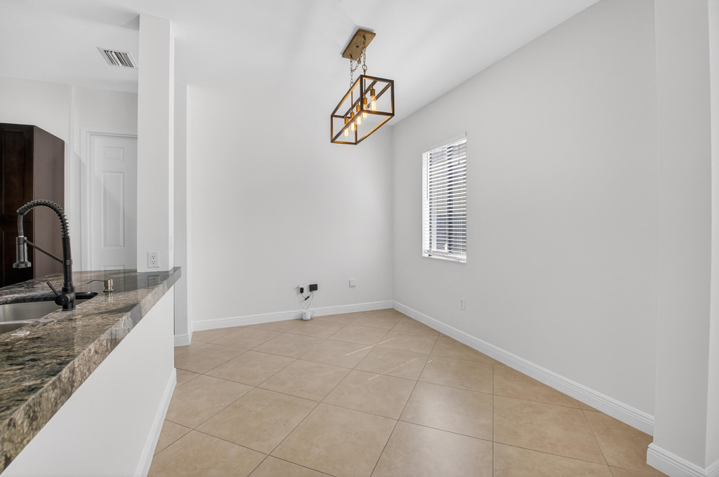 2515 Venetian Court - Photo 6