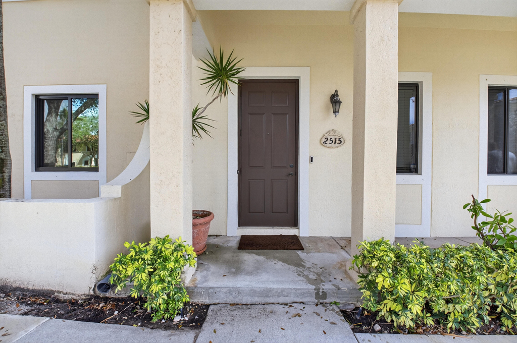 2515 Venetian Court - Photo 1