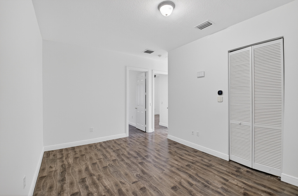 2515 Venetian Court - Photo 16