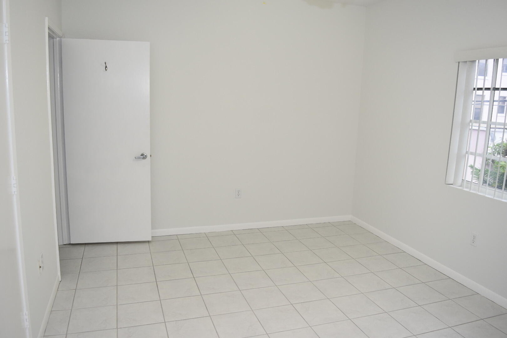 2010 Taylor Street - Photo 2