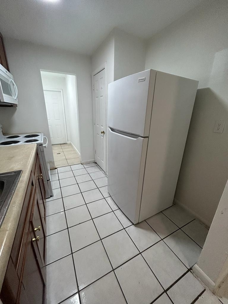 900 Nw 17th Avenue - Photo 2