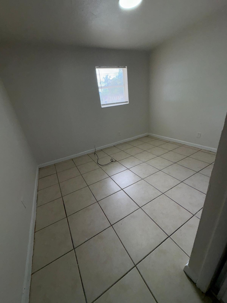 900 Nw 17th Avenue - Photo 12