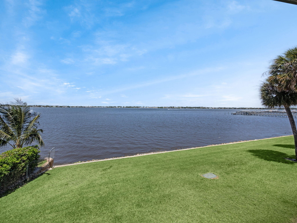 175 Se Saint Lucie Boulevard - Photo 21