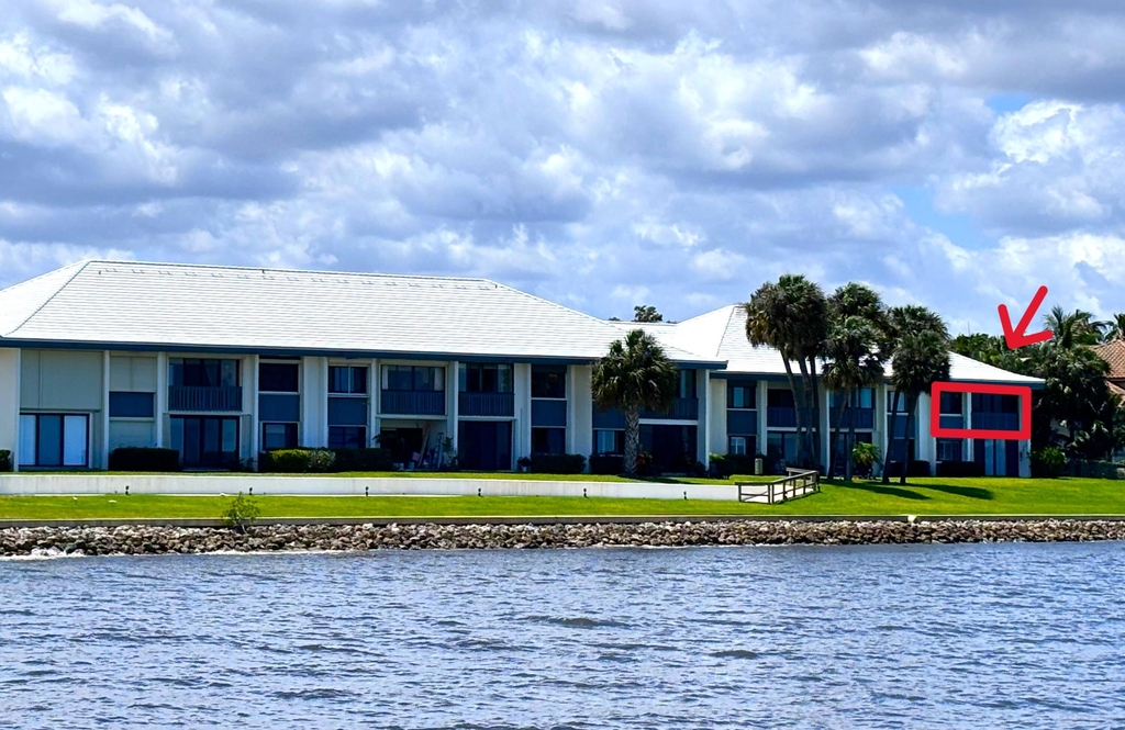 175 Se Saint Lucie Boulevard - Photo 0