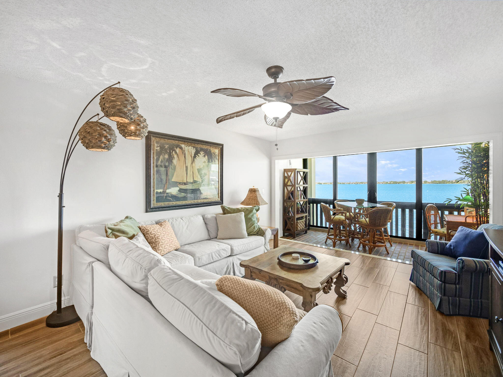 175 Se Saint Lucie Boulevard - Photo 1