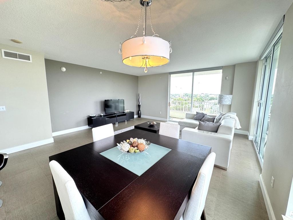700 E Boynton Beach Boulevard - Photo 2