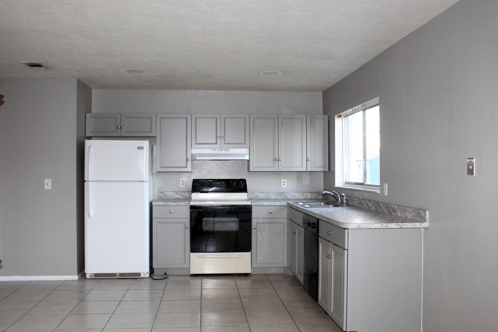 1618 Se Elkhart Terrace - Photo 5