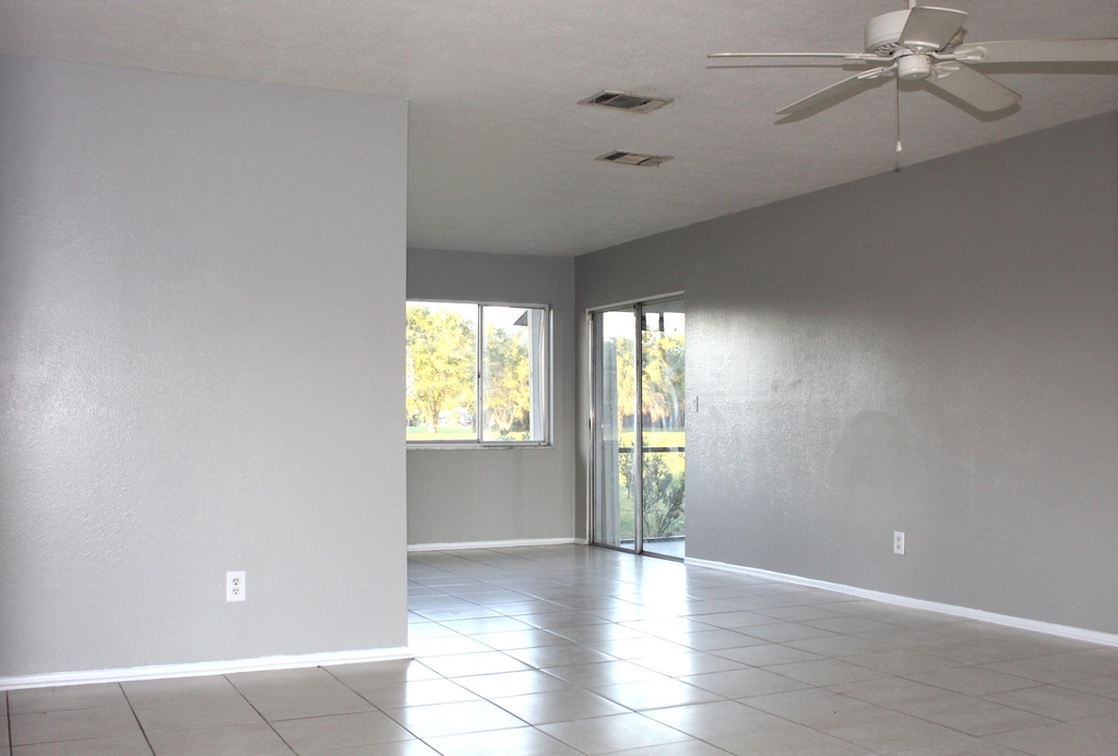 1618 Se Elkhart Terrace - Photo 2