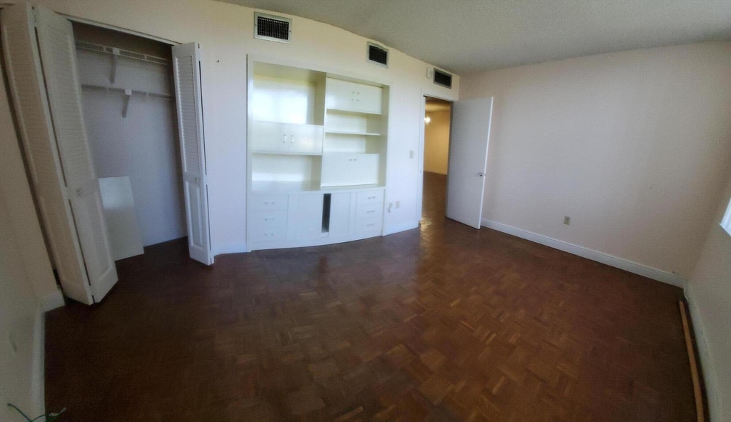 1400 Saint Charles Place - Photo 2