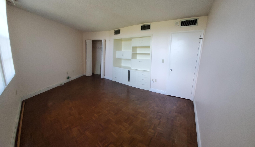 1400 Saint Charles Place - Photo 7