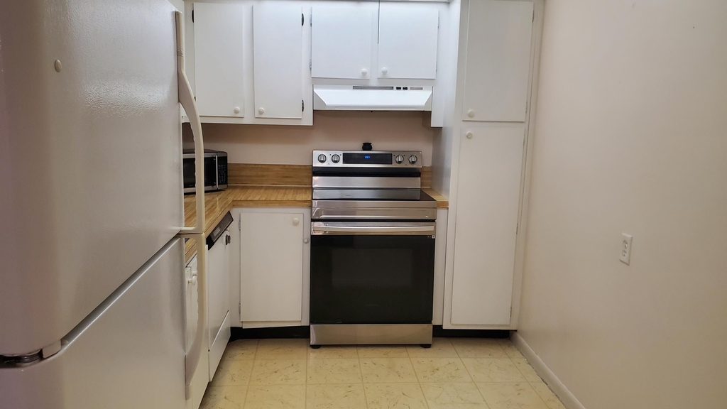 1400 Saint Charles Place - Photo 3