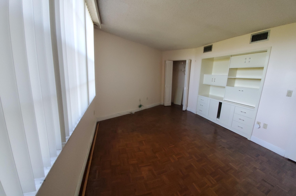 1400 Saint Charles Place - Photo 5