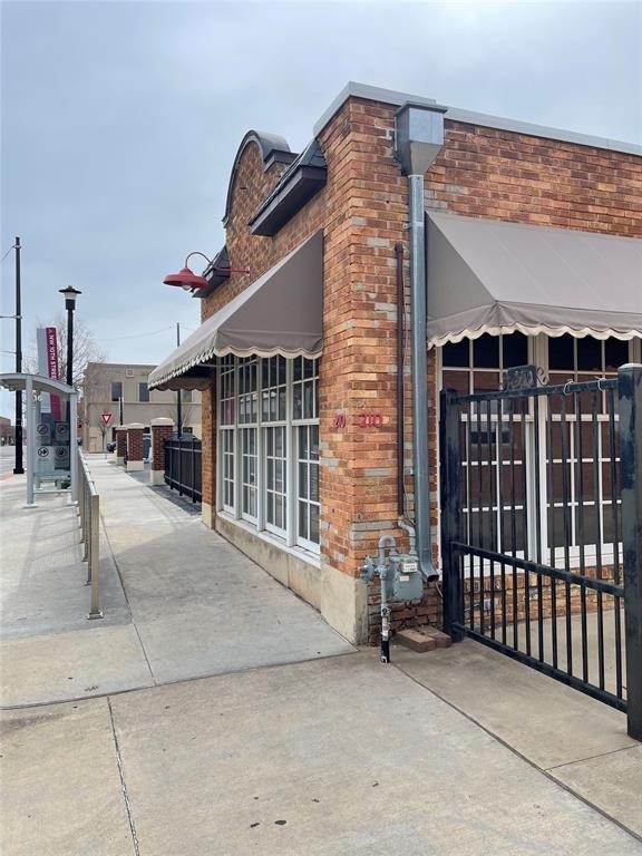 210 Nw 10th Street - Photo 0