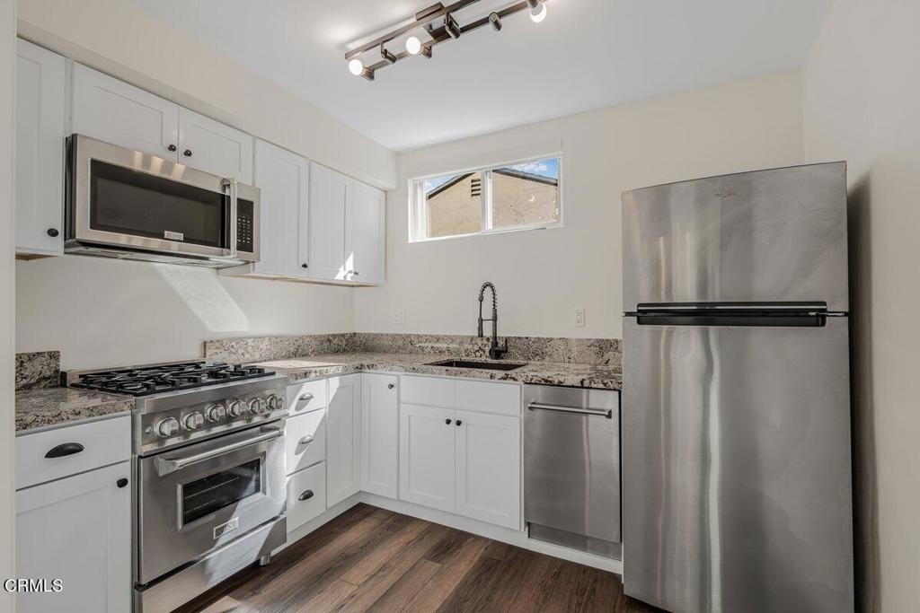 6131 Ranchito Avenue - Photo 6