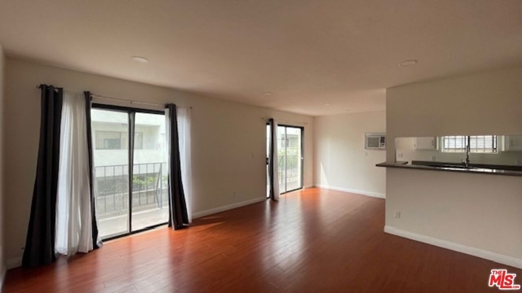 4826 Rosewood Avenue - Photo 3