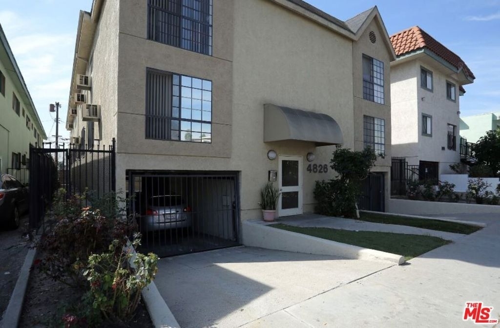 4826 Rosewood Avenue - Photo 1