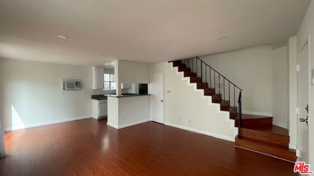 4826 Rosewood Avenue - Photo 4