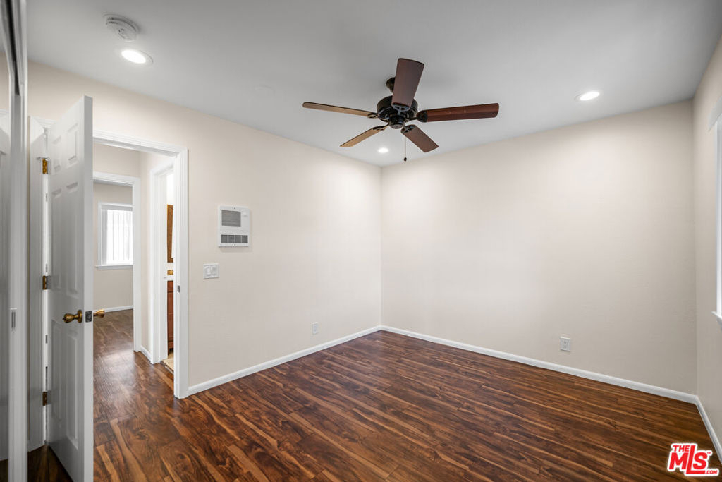 432 N Harvard Boulevard - Photo 2