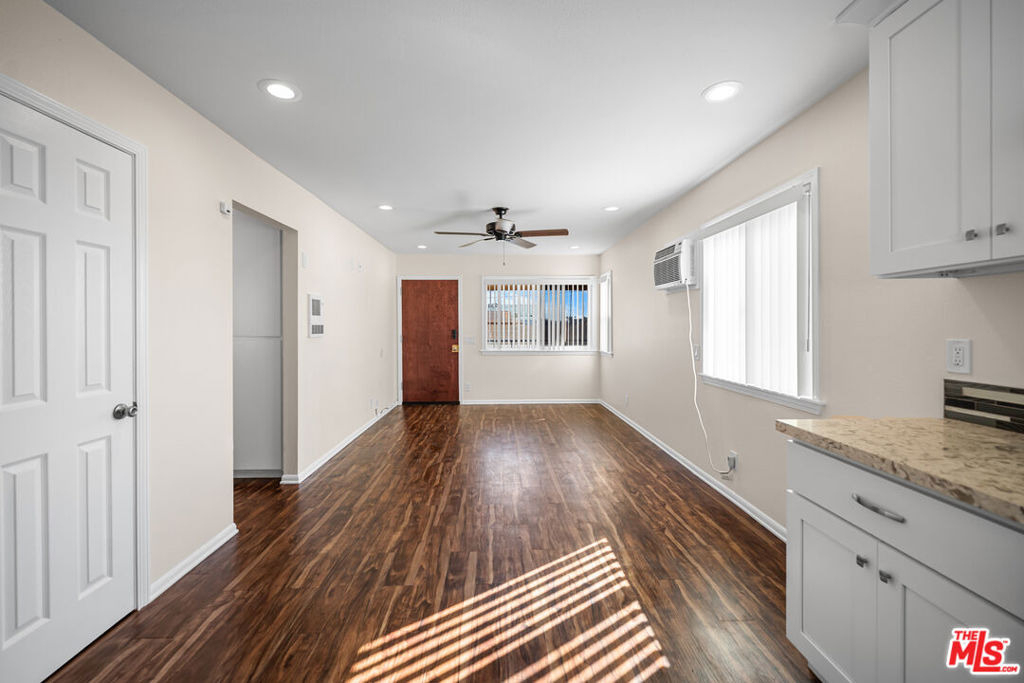 432 N Harvard Boulevard - Photo 3