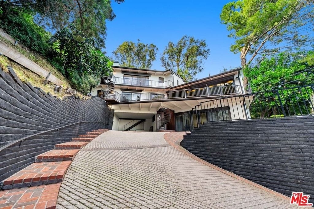 9305 Beverly Crest Drive - Photo 3