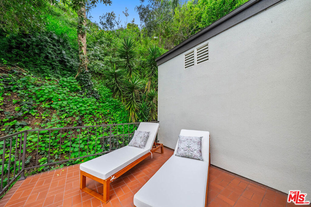 9305 Beverly Crest Drive - Photo 55