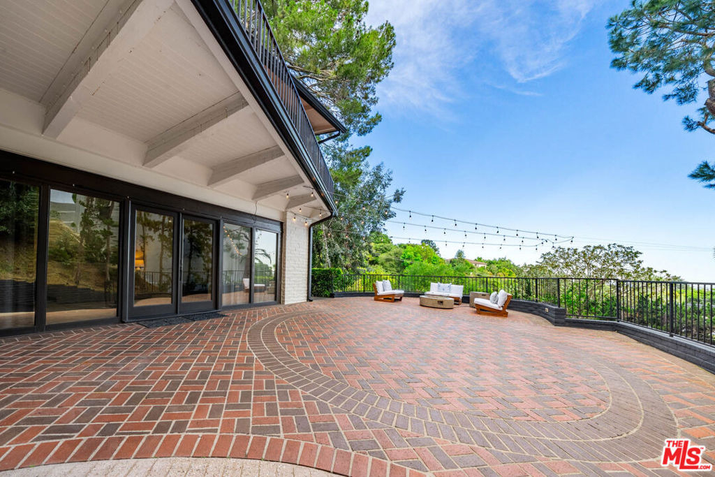 9305 Beverly Crest Drive - Photo 7