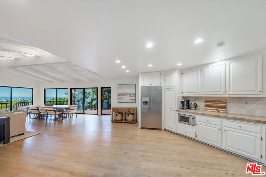9305 Beverly Crest Drive - Photo 21