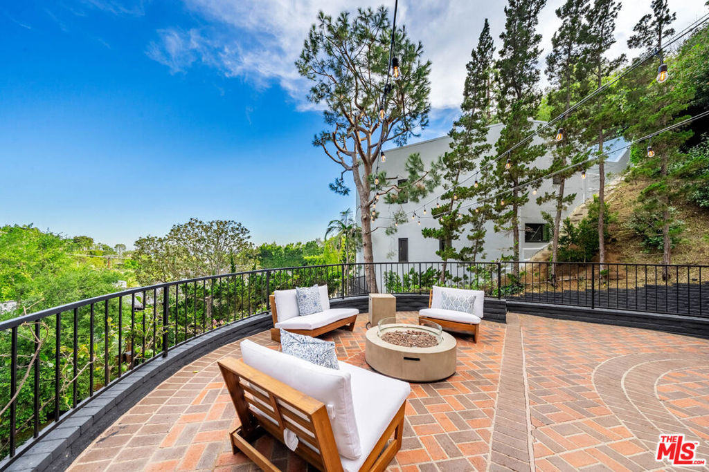 9305 Beverly Crest Drive - Photo 9