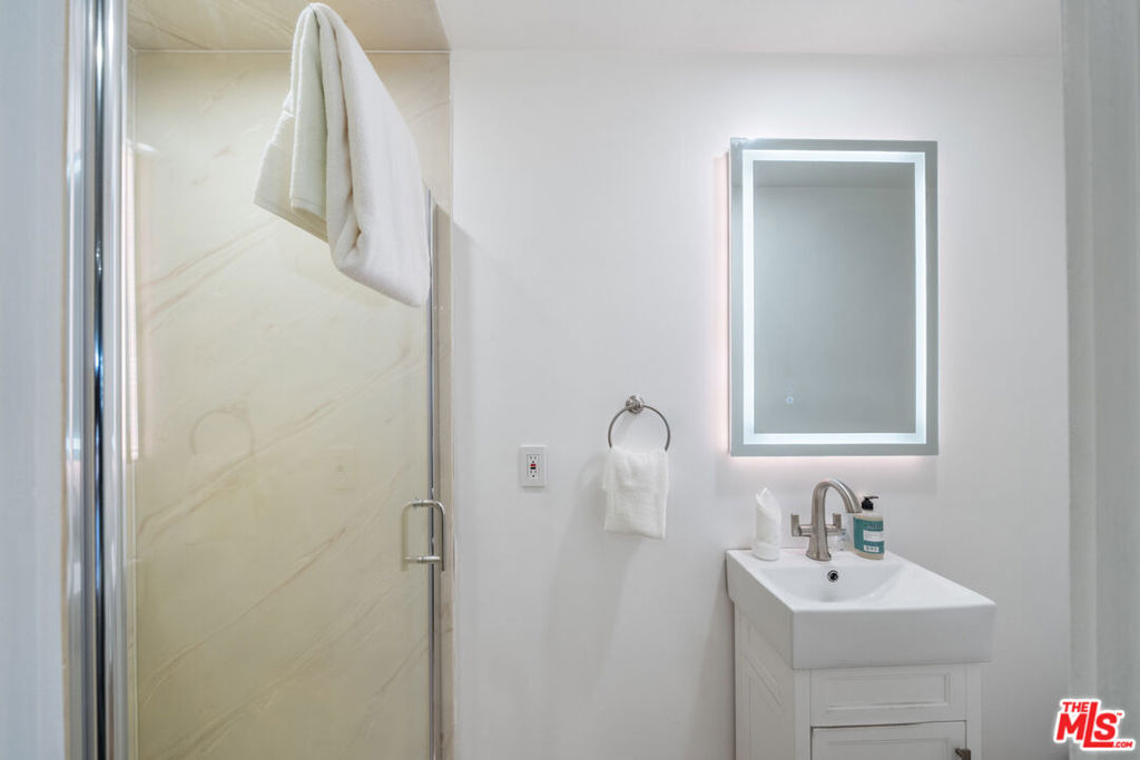 9305 Beverly Crest Drive - Photo 47