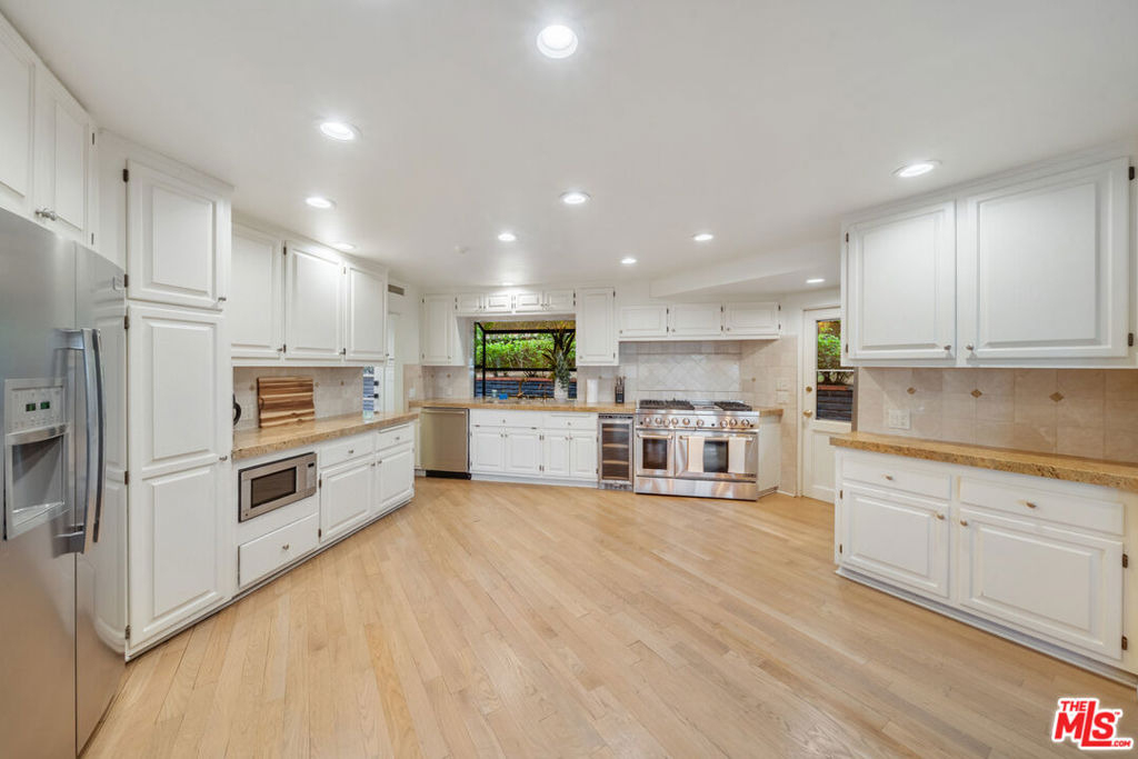 9305 Beverly Crest Drive - Photo 20