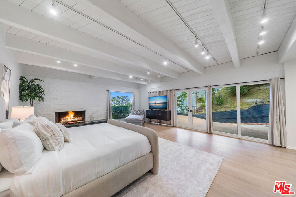 9305 Beverly Crest Drive - Photo 44