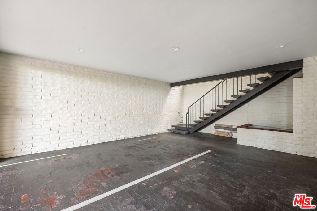 9305 Beverly Crest Drive - Photo 11