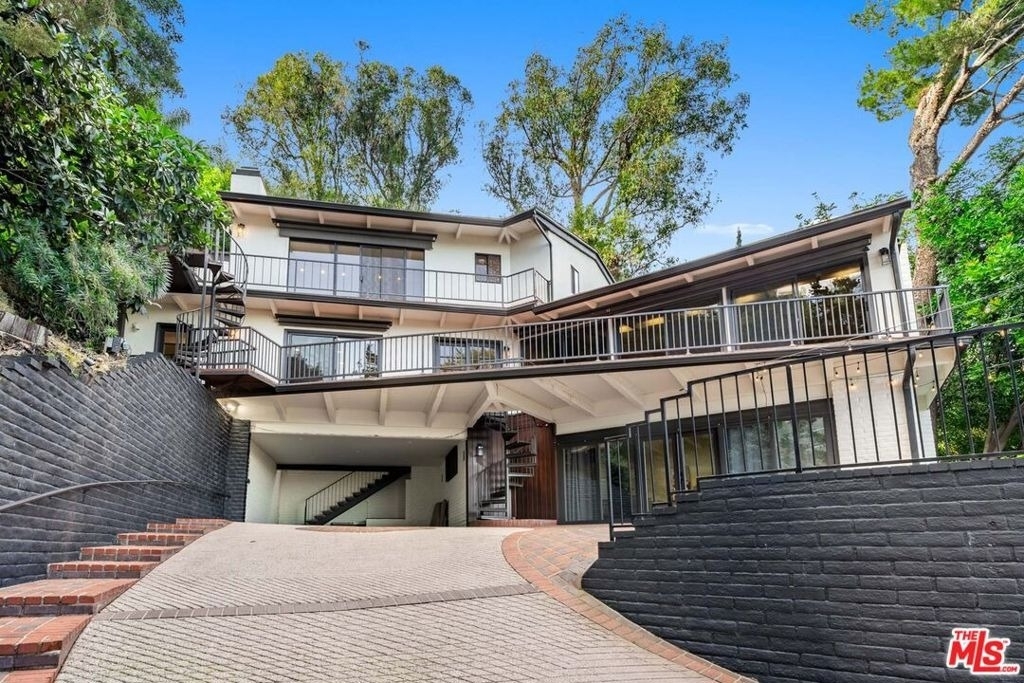 9305 Beverly Crest Drive - Photo 4