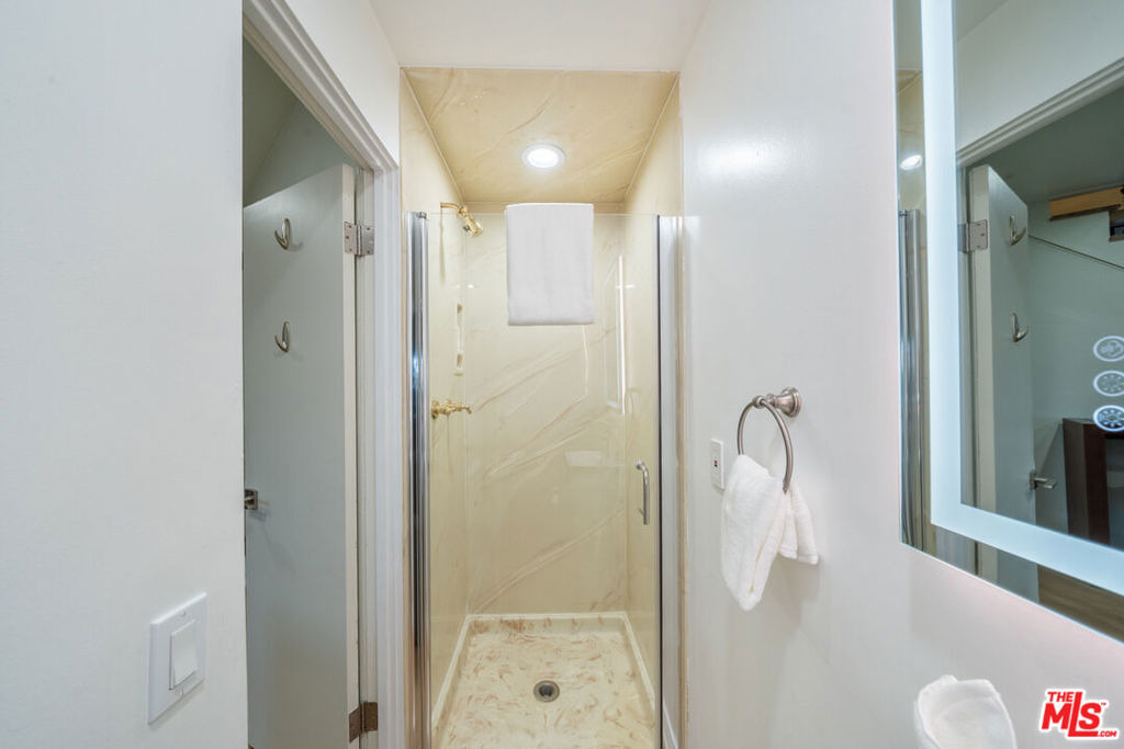 9305 Beverly Crest Drive - Photo 48