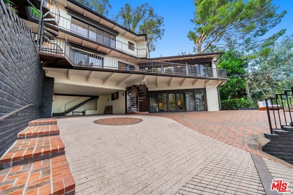 9305 Beverly Crest Drive - Photo 6