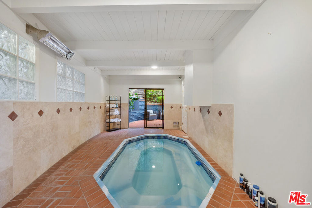 9305 Beverly Crest Drive - Photo 32
