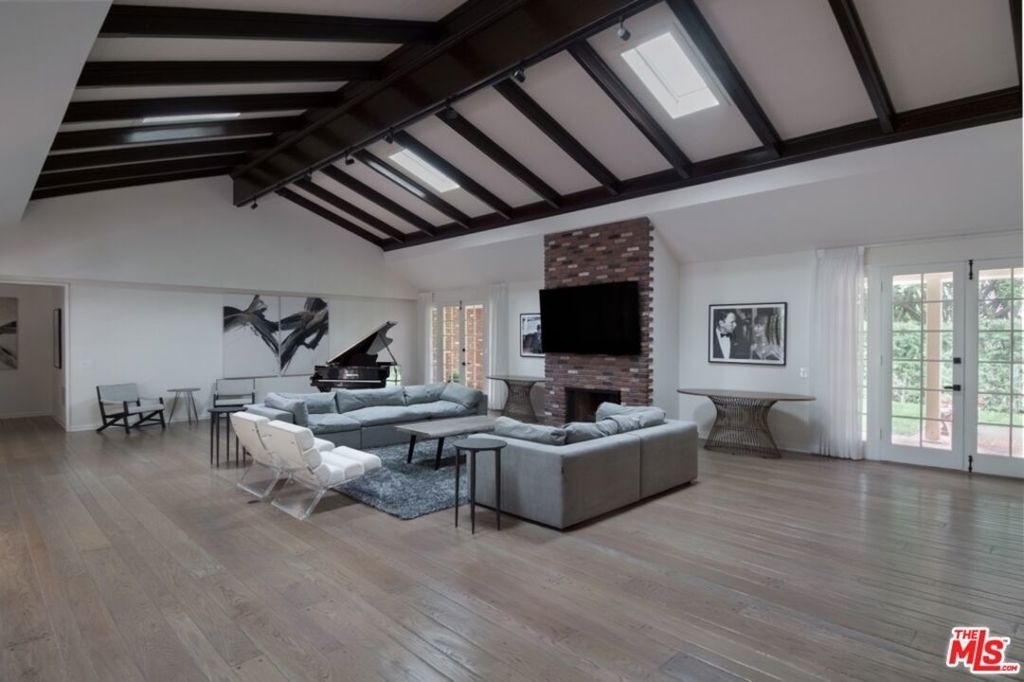 1121 N Beverly Drive - Photo 2