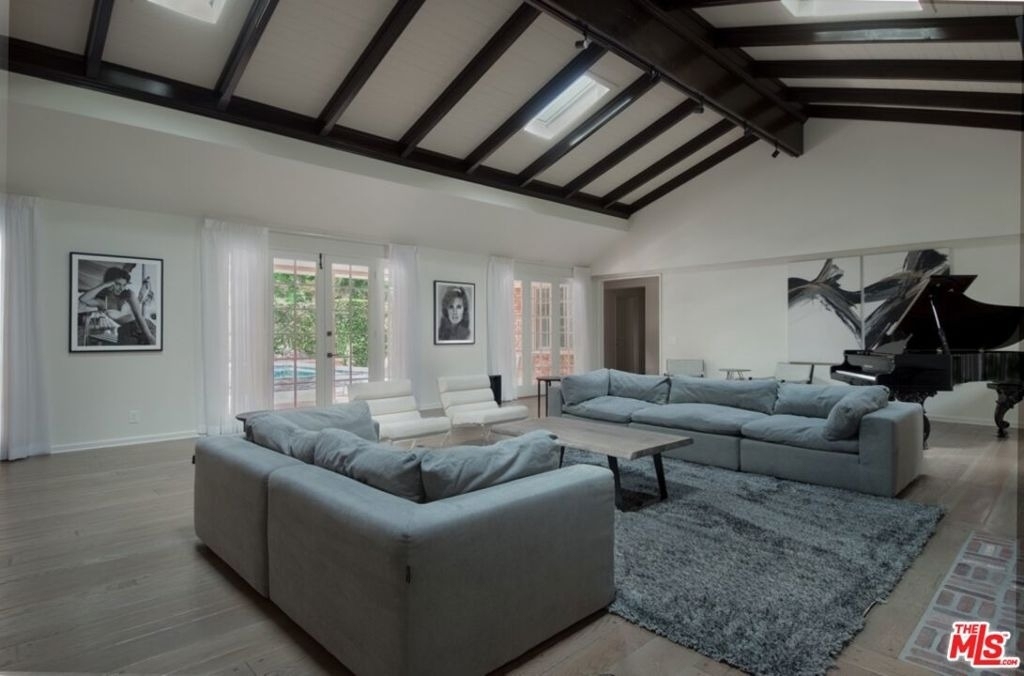 1121 N Beverly Drive - Photo 4