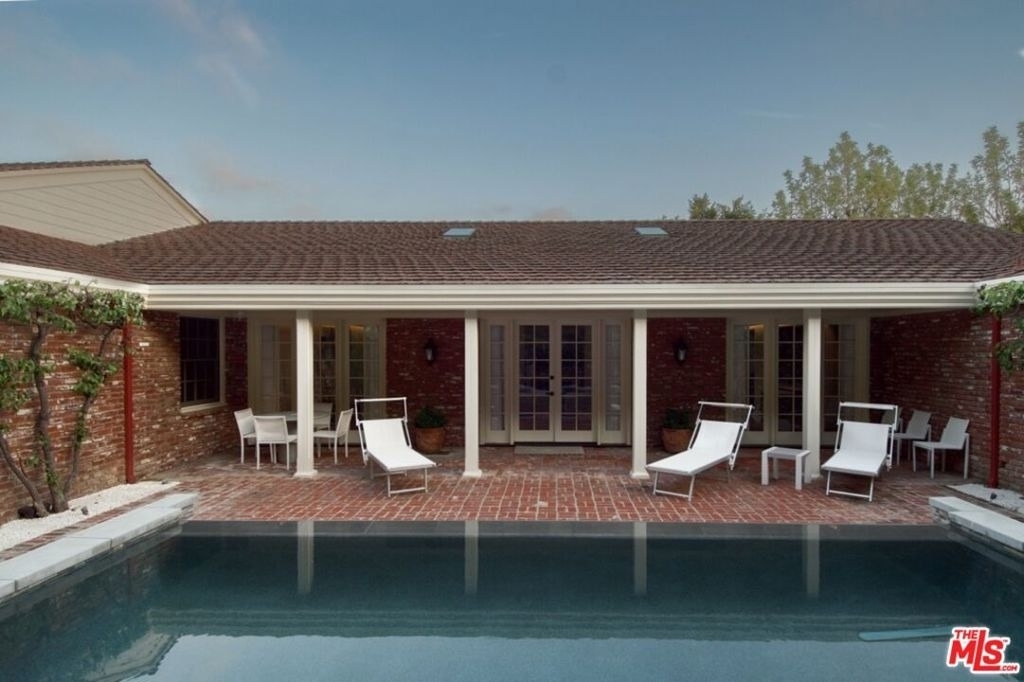 1121 N Beverly Drive - Photo 1