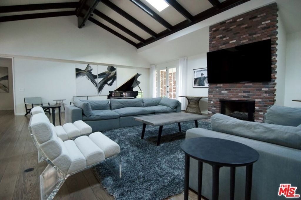 1121 N Beverly Drive - Photo 3