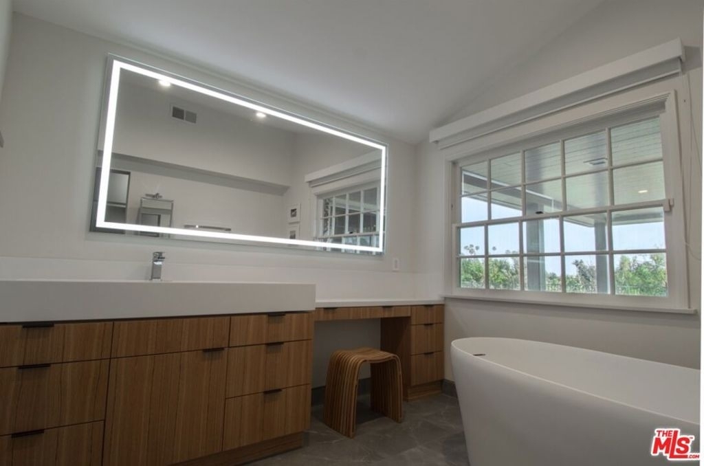 1121 N Beverly Drive - Photo 9