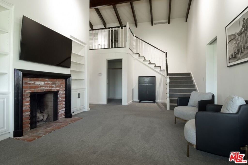 1121 N Beverly Drive - Photo 10