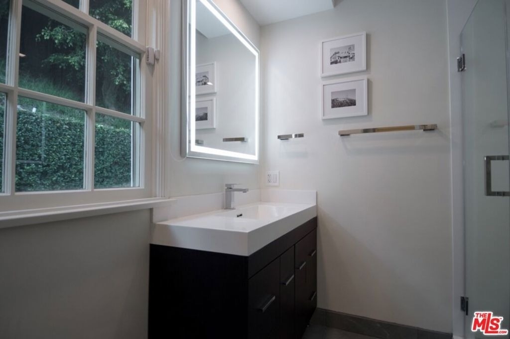 1121 N Beverly Drive - Photo 8