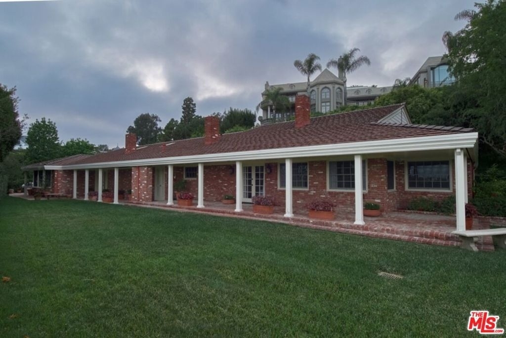1121 N Beverly Drive - Photo 20