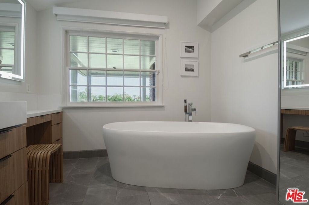 1121 N Beverly Drive - Photo 16